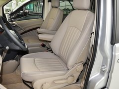 福建奔驰  唯雅诺 3.0L AT 驾驶席座椅前45度视图