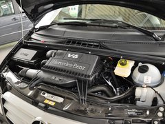 福建奔驰  3.0L 自动 发动机主体特写