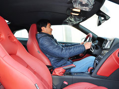日产GT-R 2014款 3.8T DCT Premium Edition 棕红内饰