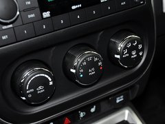 指南者(进口) 2014款 2.4L 自动 四驱豪华版 5座