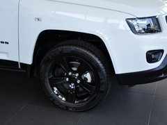 指南者(进口) 2014款 2.4L 自动 四驱蛇行珍藏版 5座