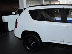 指南者(进口) 2014款 2.4L 自动 四驱蛇行珍藏版 5座