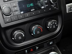 指南者(进口) 2014款 2.0L 自动 两驱运动版 5座