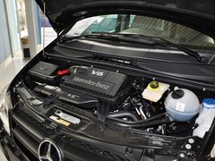 福建奔驰  3.0L 自动 发动机主体特写