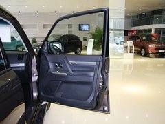 帕杰罗 2014款 3.0L 自动 豪华版 7座