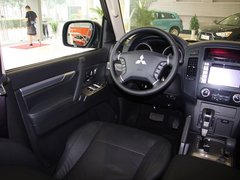 帕杰罗 2014款 3.0L 自动 豪华版 7座