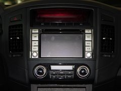 帕杰罗 2014款 3.0L 自动 豪华版 7座