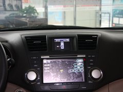 广汽丰田  2.7L 自动 中控仪表台上方