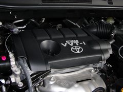 广汽丰田  2.7L 自动 发动机主体特写