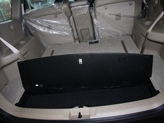 广汽丰田  2.7L 自动 打开后备箱内盖板特写