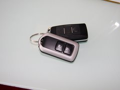 汉兰达 2013款 2.7L 自动 两驱紫金版 7座