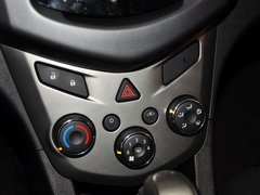 爱唯欧 2013款 三厢 1.6L 自动 风尚影音版