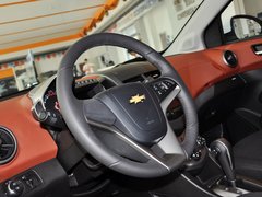 爱唯欧 2013款 三厢 1.6L 自动 风尚影音版