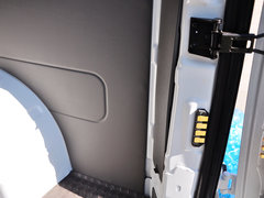 新途V80 2014款 傲运通 2.5L 手动 短轴中顶