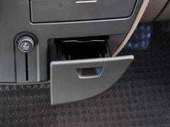 新途V80 2014款 2.5T 手动 商杰版长轴中顶