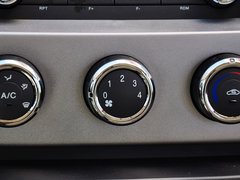 新途V80 2014款 2.5T 手动 商杰版长轴中顶