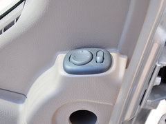 新途V80 2014款 2.5T 手动 商杰版长轴中顶