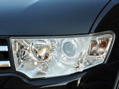 广汽三菱 3.0L 自动 车辆大灯细节