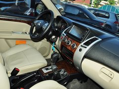 帕杰罗-劲畅 2013款 3.0L 自动 旗舰版 7座