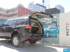 帕杰罗-劲畅 2013款 3.0L 自动 旗舰版 7座
