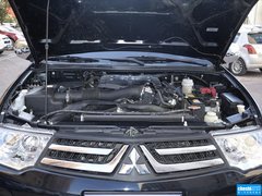 帕杰罗-劲畅 2013款 3.0L 自动 旗舰版 7座
