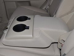丰田(进口)  2.7L 第二排座椅中间特写