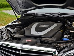 北京奔驰  E300L 发动机主体特写