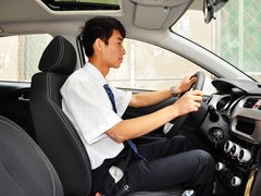 中华H220 2014款 1.5L AMT 天窗型