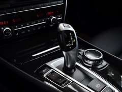 宝马5系GT 2014款 535i 3.0T AT 设计套装型