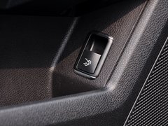 奔驰GLK 2013款 GLK300 3.0L 自动 四驱动感天窗型 5座