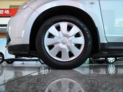启辰D50 2013款 1.6L 手动 北斗导航版