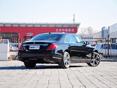 奔驰(进口)  S400L 车辆右侧尾部视角