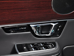 捷豹XJ 2015款 XJL 2.0T 两驱典雅商务版