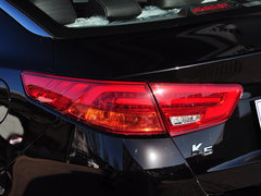 东风悦达起亚  2.0T AT 车辆左后大灯45度视角