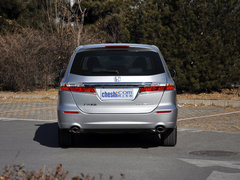 广汽本田  2.4L 自动 车辆正后方尾部视角