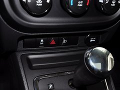 自由客 2014款 2.0L CVT 运动增强版 5座