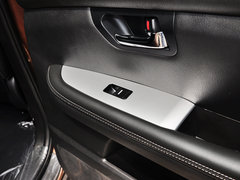 比亚迪S6 2014款 2.0L 手动 尊贵型 5座