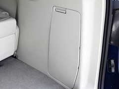 别克GL8 2014款 2.4L 自动 CT豪华商务舒适版 7座