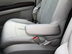 别克GL8 2014款 2.4L 自动 CT豪华商务舒适版 7座