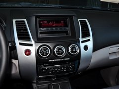 帕杰罗-劲畅 2014款 3.0L 自动 四驱行政版 7座