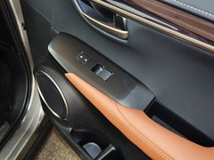 雷克萨斯NX 2015款 300h 锋芒版 全驱 5座