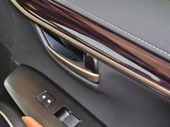 雷克萨斯NX 2015款 300h 锋芒版 全驱 5座