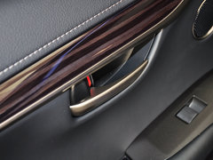 雷克萨斯NX 2015款 300h 锋芒版 全驱 5座