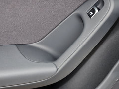 奥迪A4L 2015款 30 TFSI 自动 舒适型