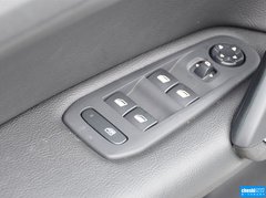 标致408 2014款 1.8L 自动 豪华版