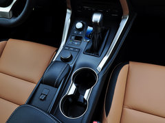 雷克萨斯NX 2015款 300h 锋尚版 前驱 5座