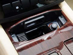 吉利EC8 2015款 2.0L 自动 尊贵型