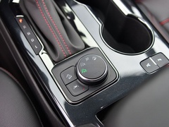 雪佛兰开拓者 2020款 RS 650T Twin-Clutch四驱7座擎版