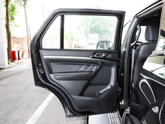 撼路者 2020款 运动版 2.3T 汽油自动四驱豪华版 5座