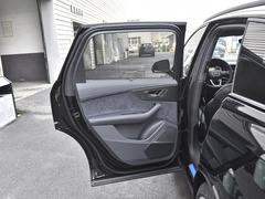 奥迪SQ7 2024款 4.0 TFSI 暗夜骑士版